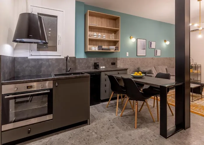 Elegant Apt 5\' From Ampelokipi Metro Station