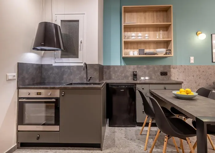 Elegant Apt 5\' From Ampelokipi Metro Station